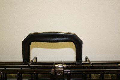 BUNNY BUSINESS Metal Dog Crate 2 Doors with Bedding and Lint Rollers, Medium, 30-inch, Black - Image 6